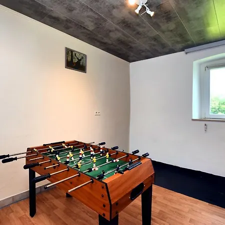 Spacious In Saint Vith With Terrace 度假居 Schoenberg