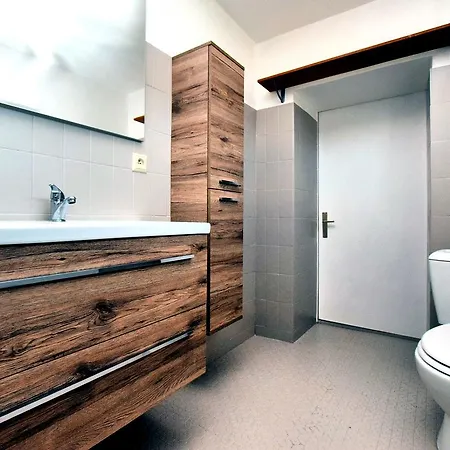 Spacious In Saint Vith With Terrace Schoenberg